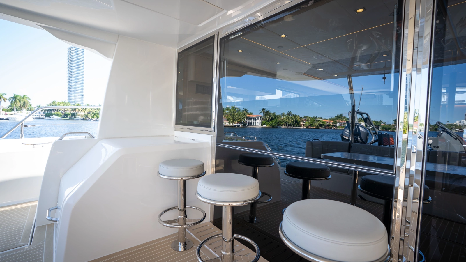 2025 Aquila 54 Yacht