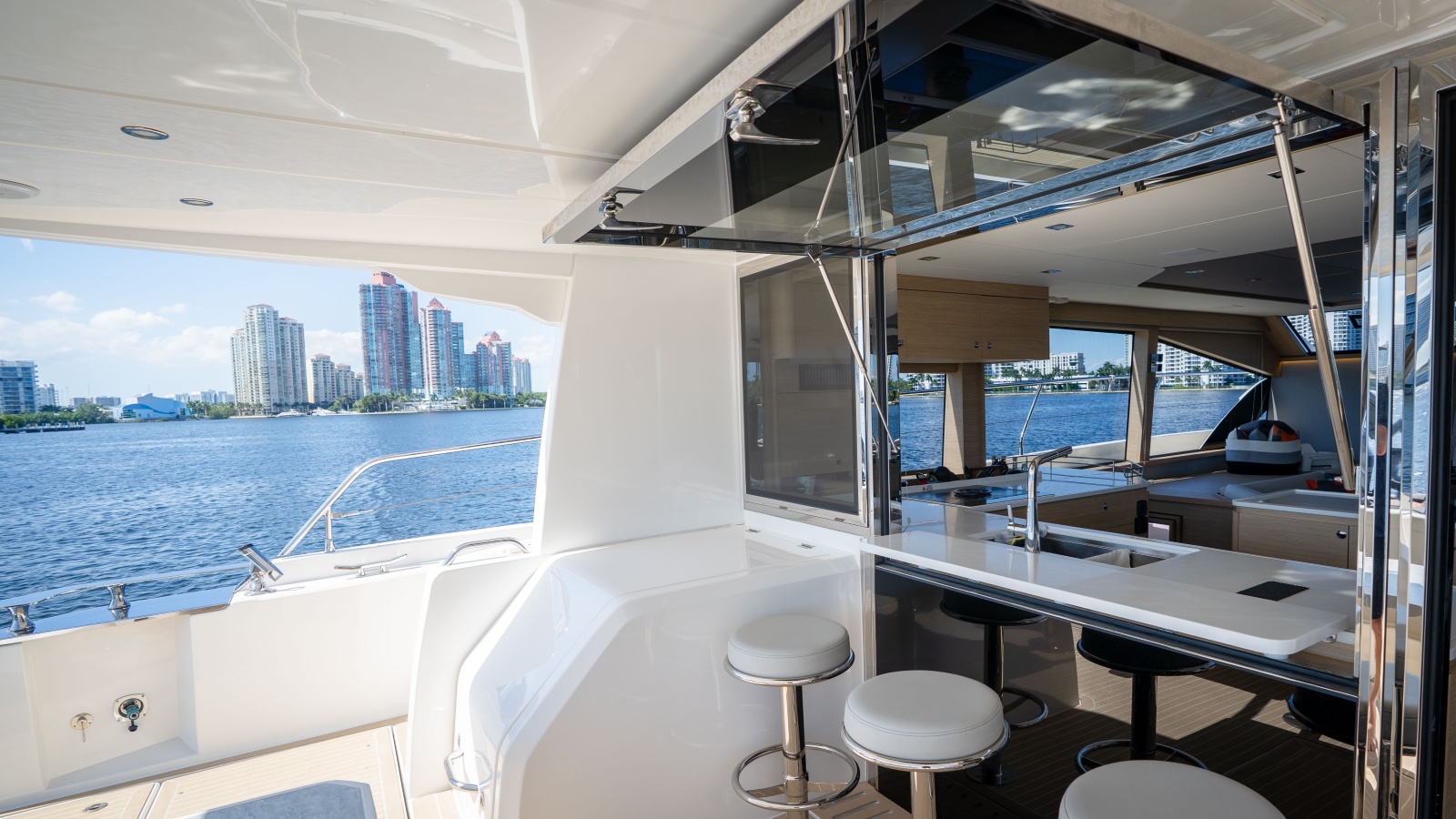 2025 Aquila 54 Yacht