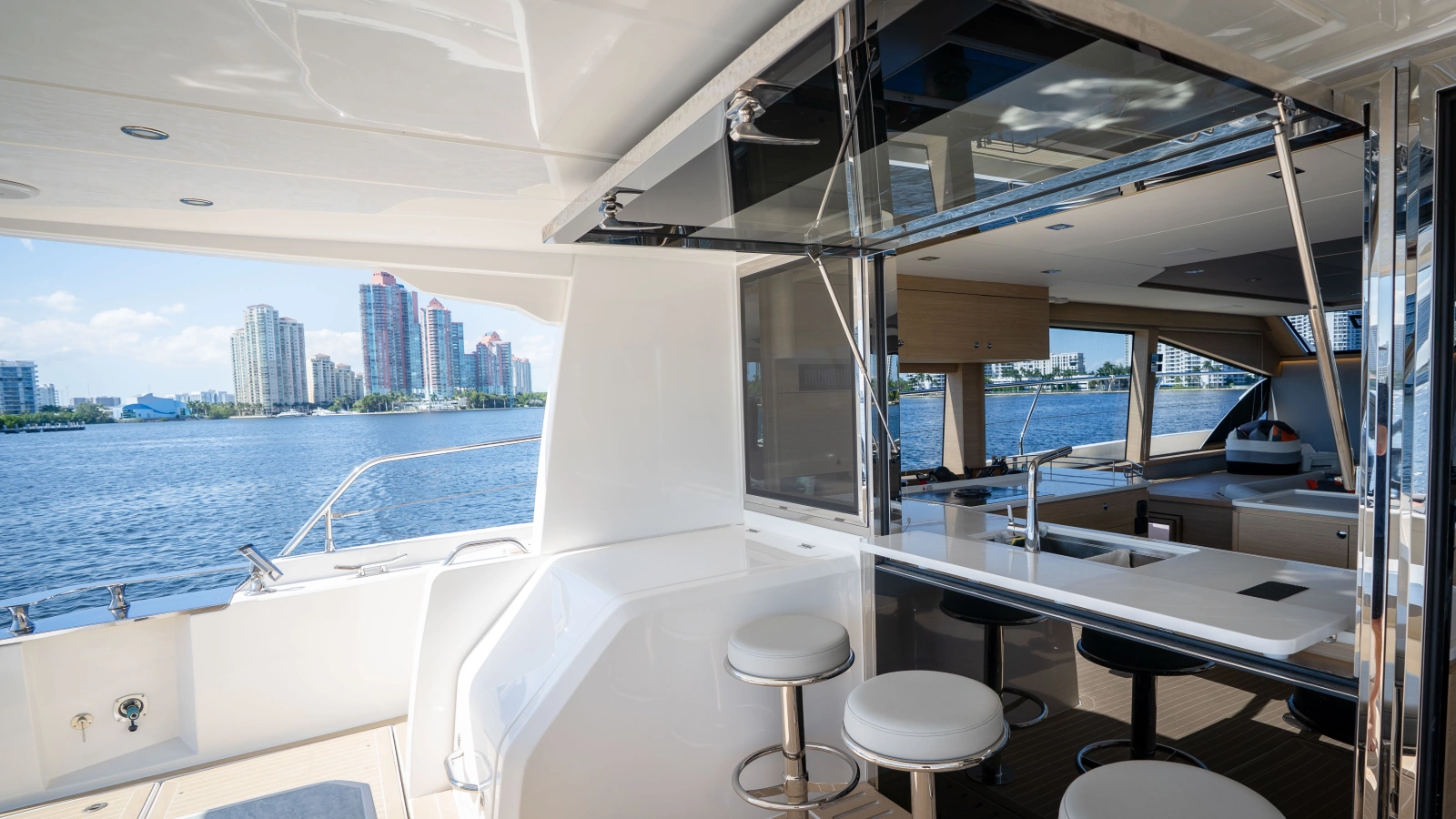2025 Aquila 54 Yacht