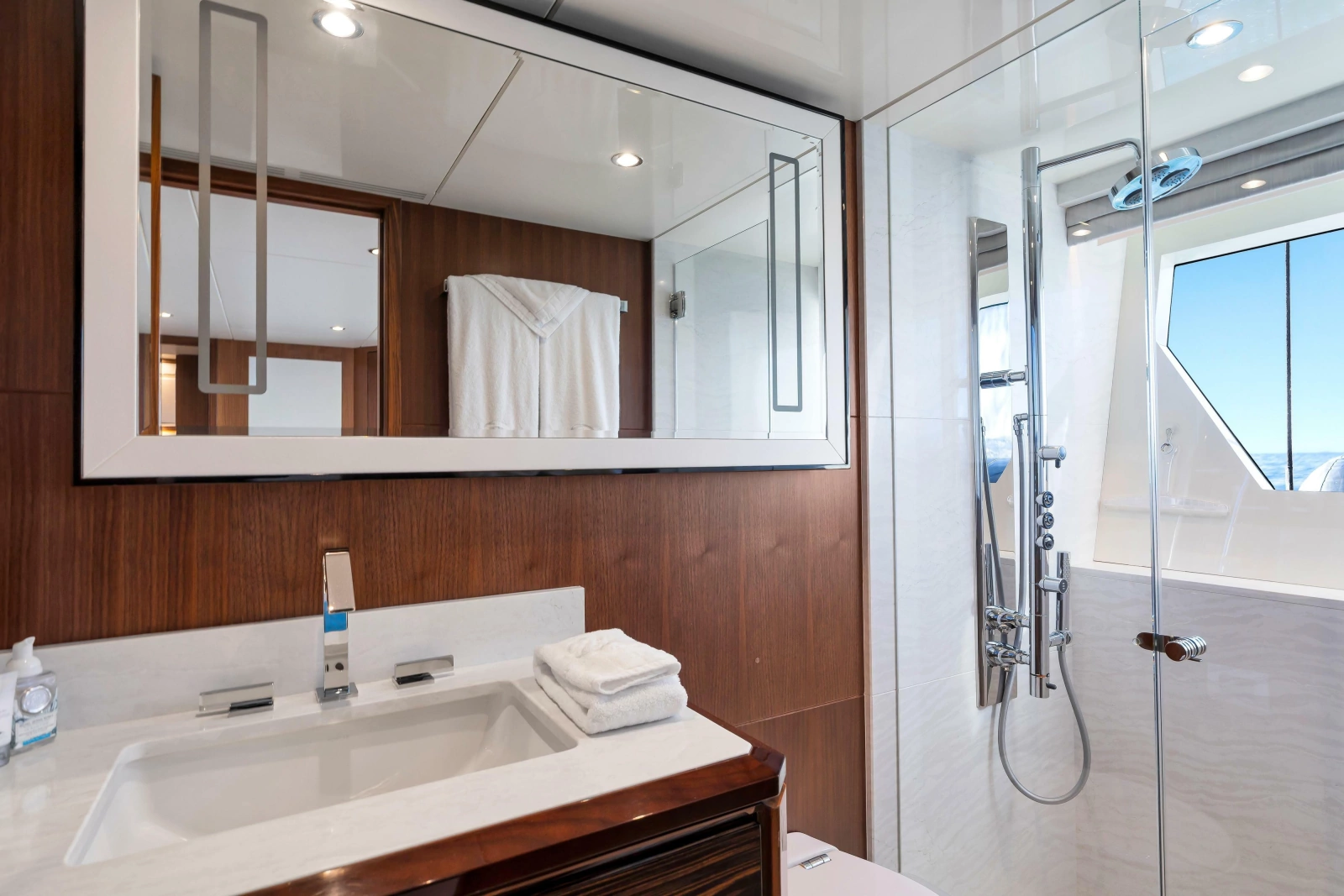 2021 Ocean Alexander 32L Motor Yacht