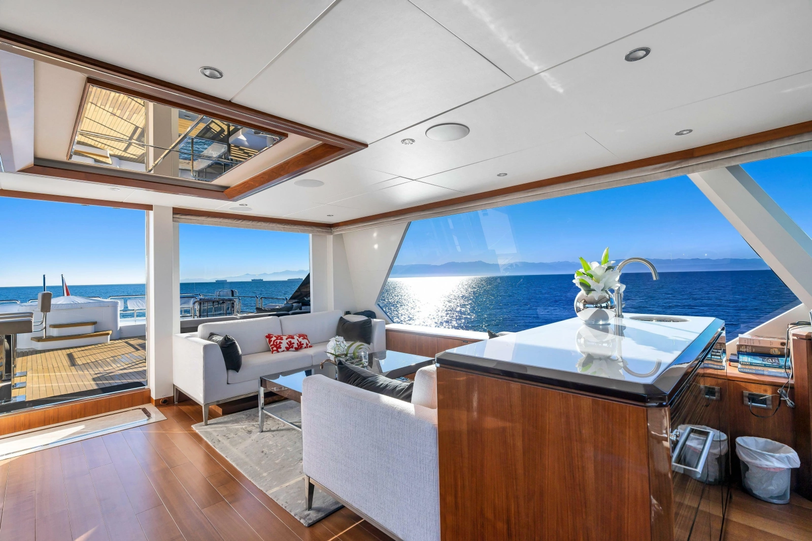 2021 Ocean Alexander 32L Motor Yacht