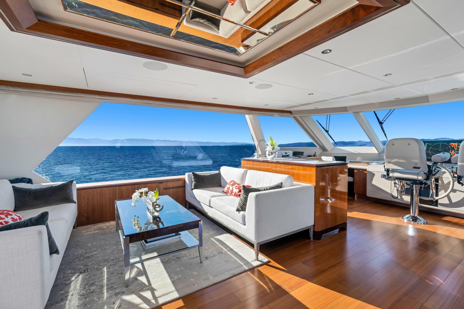 2021 Ocean Alexander 32L Motor Yacht