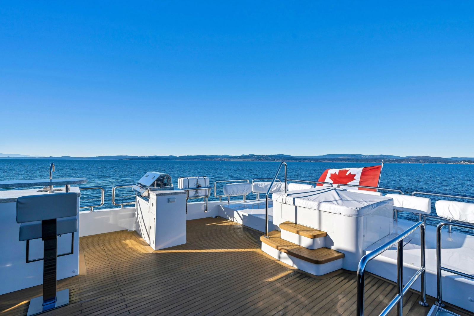 2021 Ocean Alexander 32L Motor Yacht
