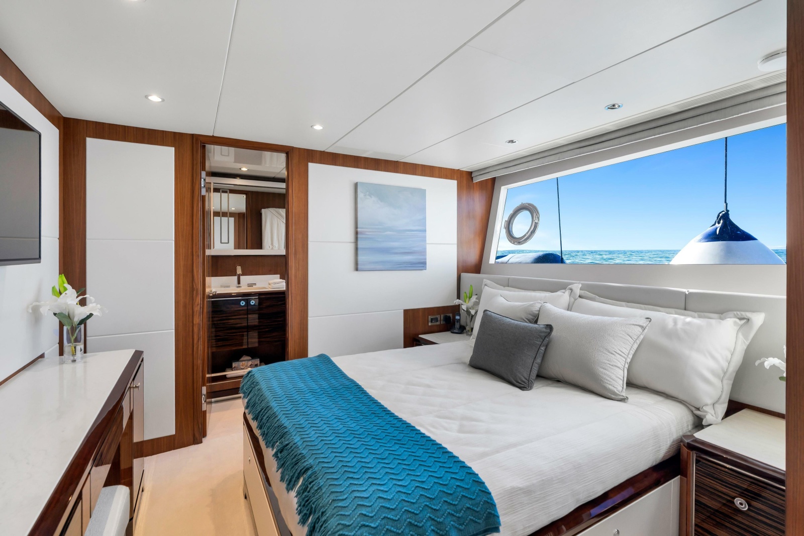 2021 Ocean Alexander 32L Motor Yacht