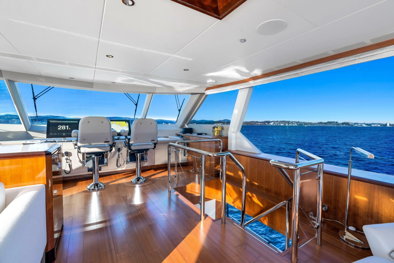 2021 Ocean Alexander 32L Motor Yacht
