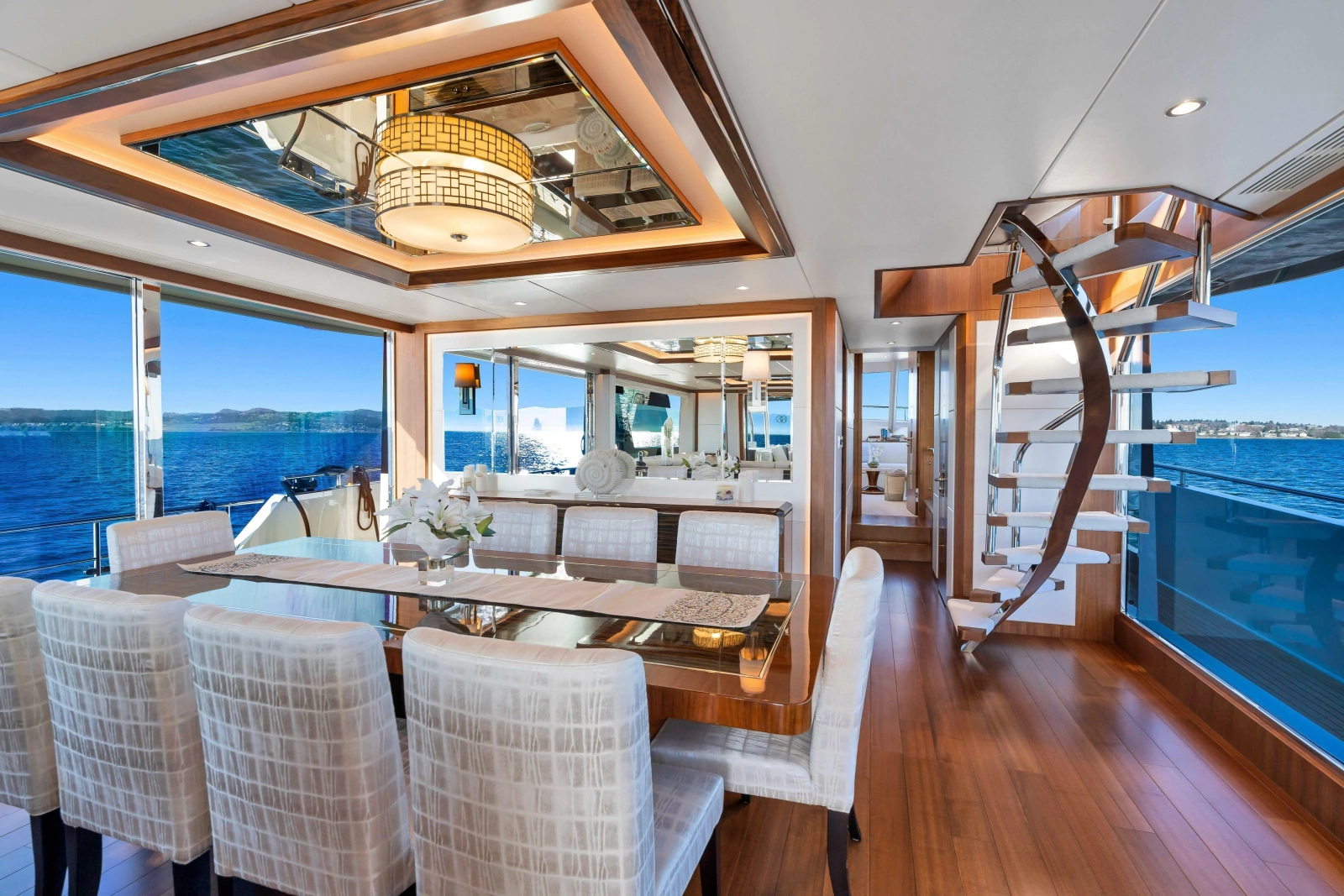 2021 Ocean Alexander 32L Motor Yacht