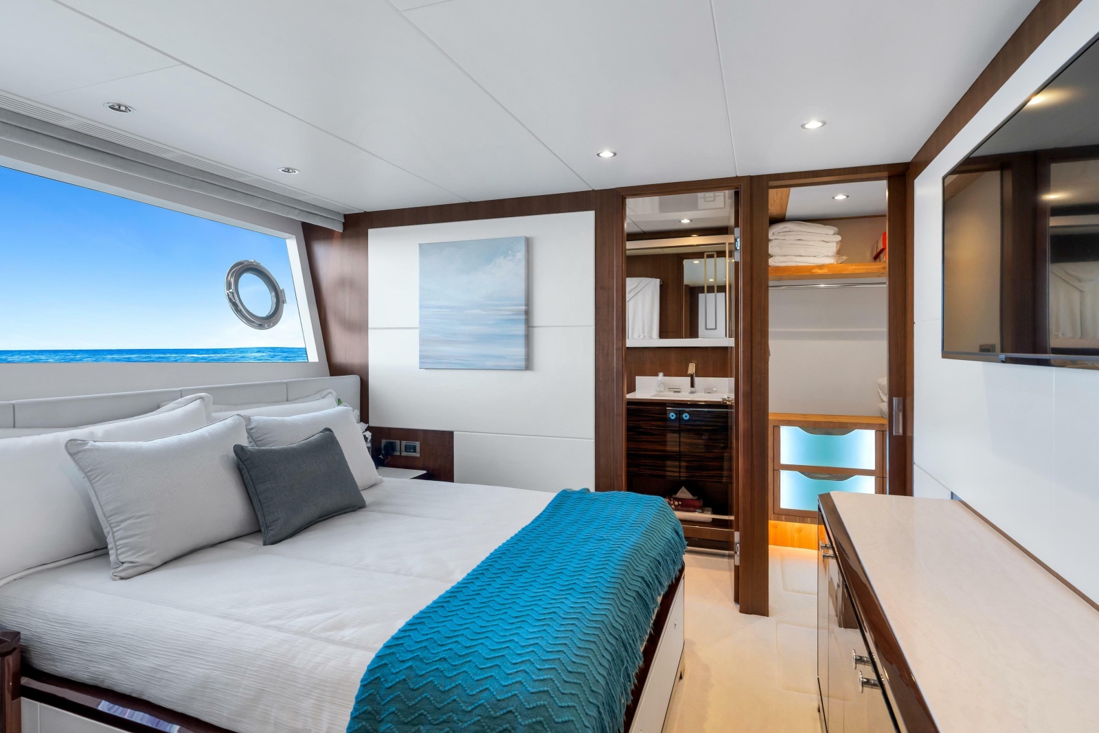 2021 Ocean Alexander 32L Motor Yacht