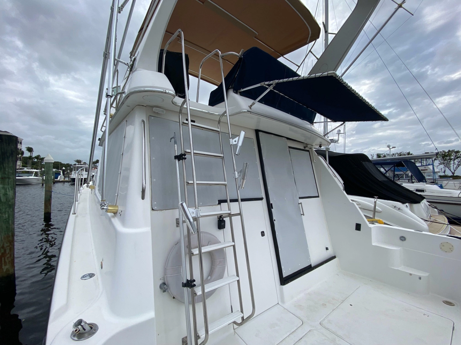 2001 Bayliner 3988 Motoryacht