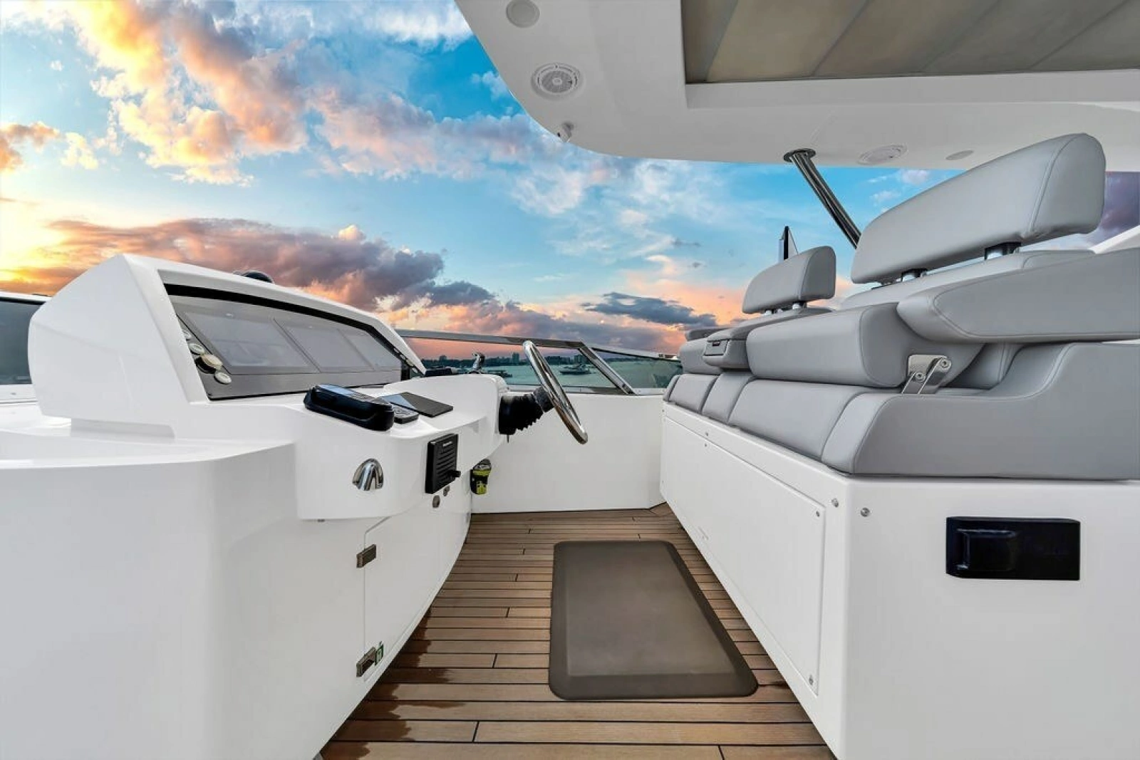 2017 Azimut 84