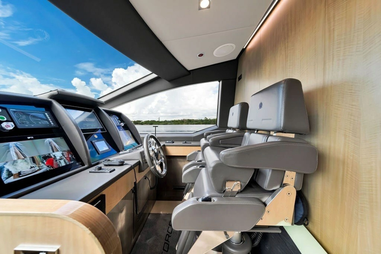2017 Azimut 84