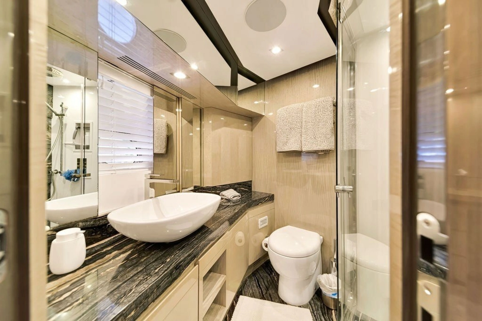 2017 Azimut 84