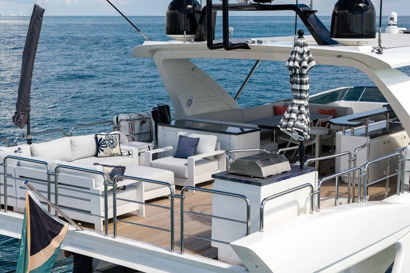 2017 Azimut 84