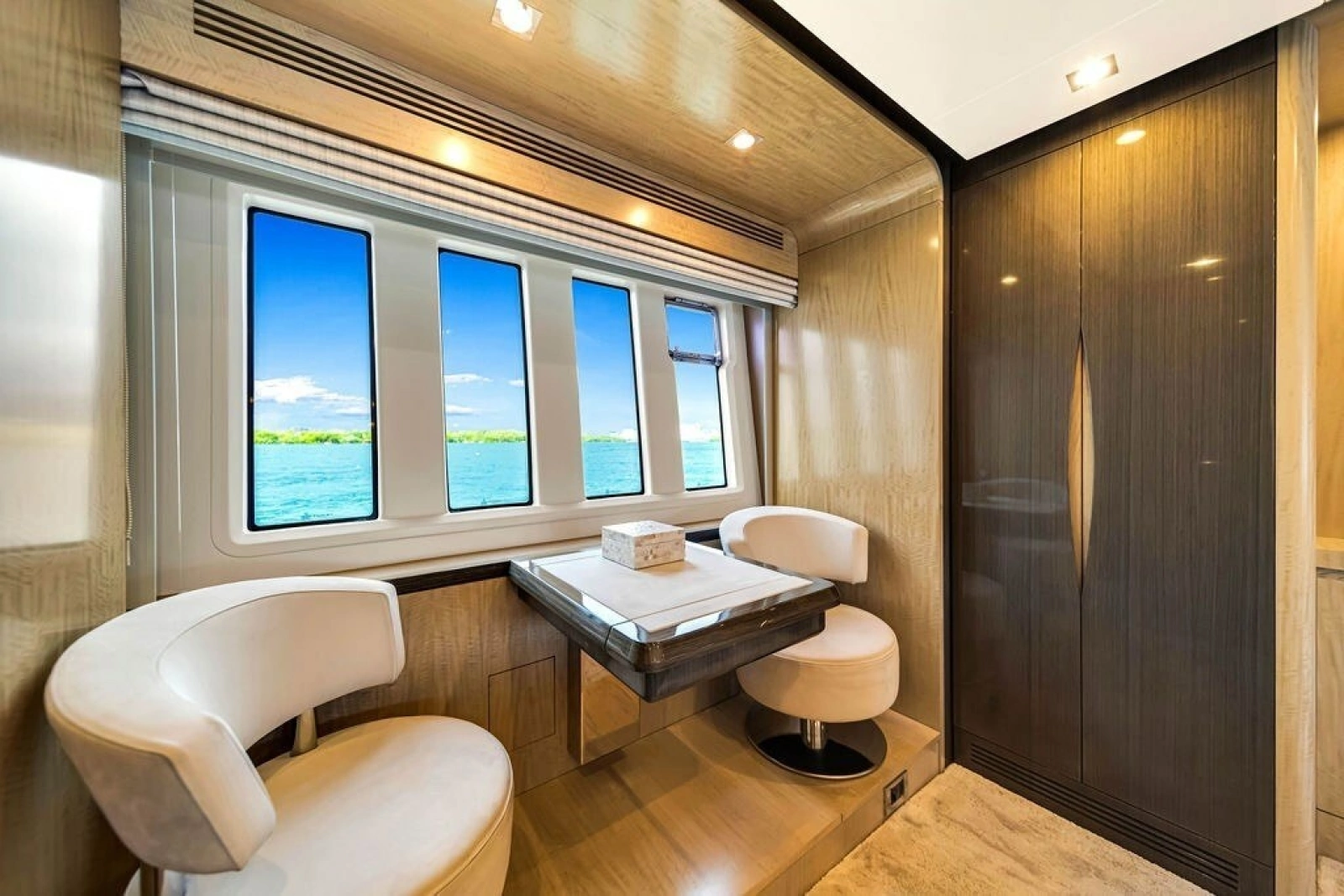 2017 Azimut 84