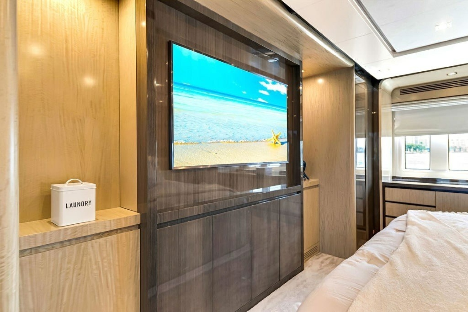 2017 Azimut 84