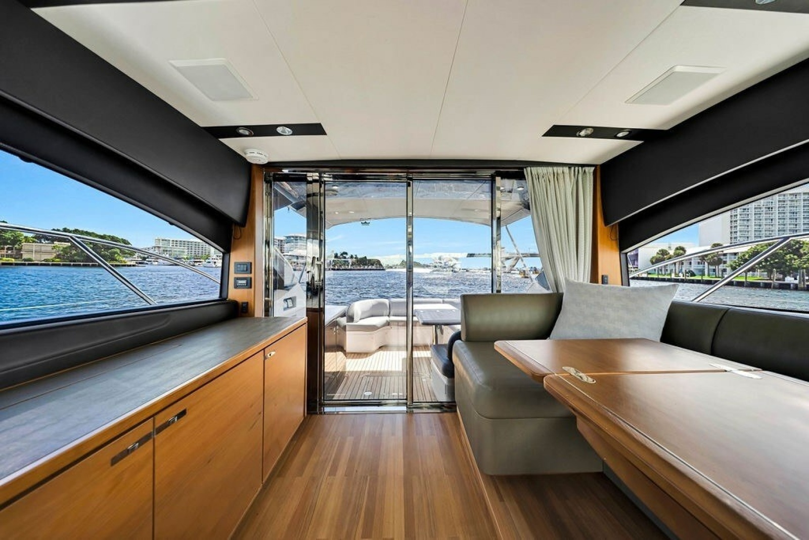 2015 Princess V48