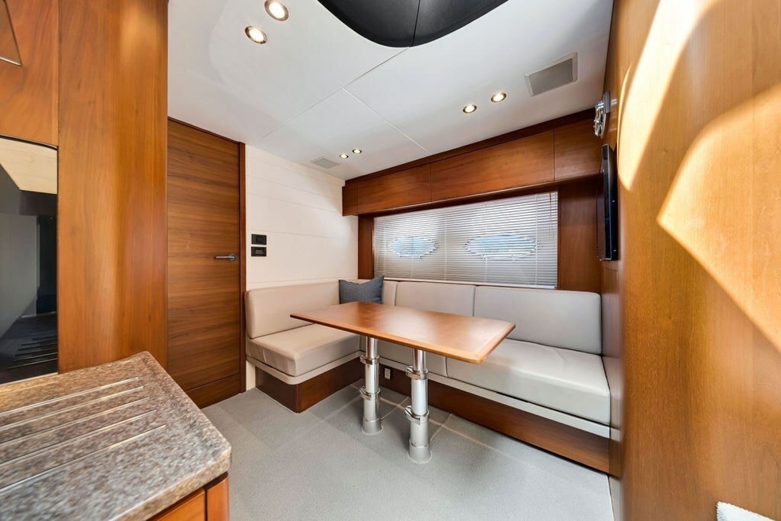 2015 Princess V48