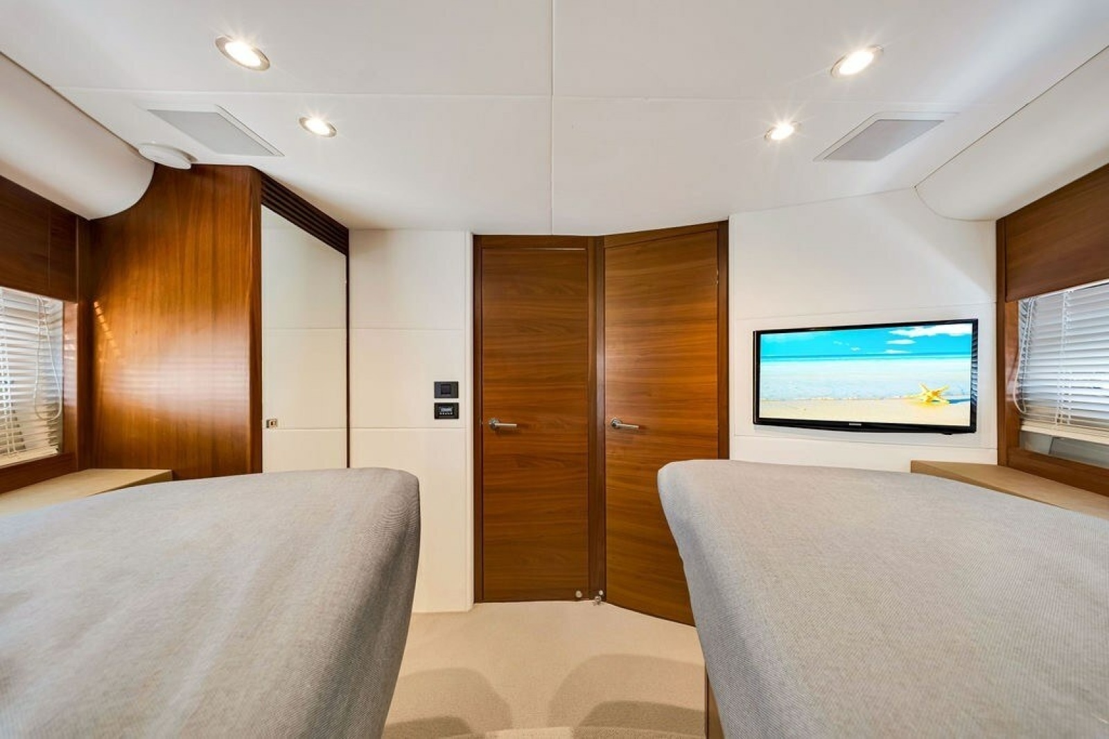 2015 Princess V48