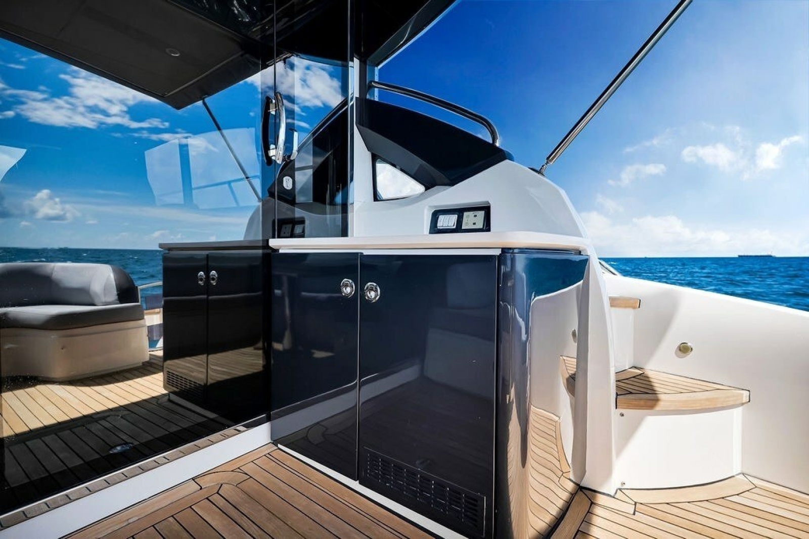 2015 Princess V48