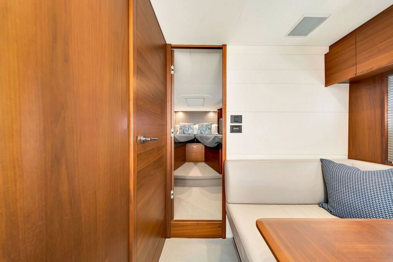 2015 Princess V48