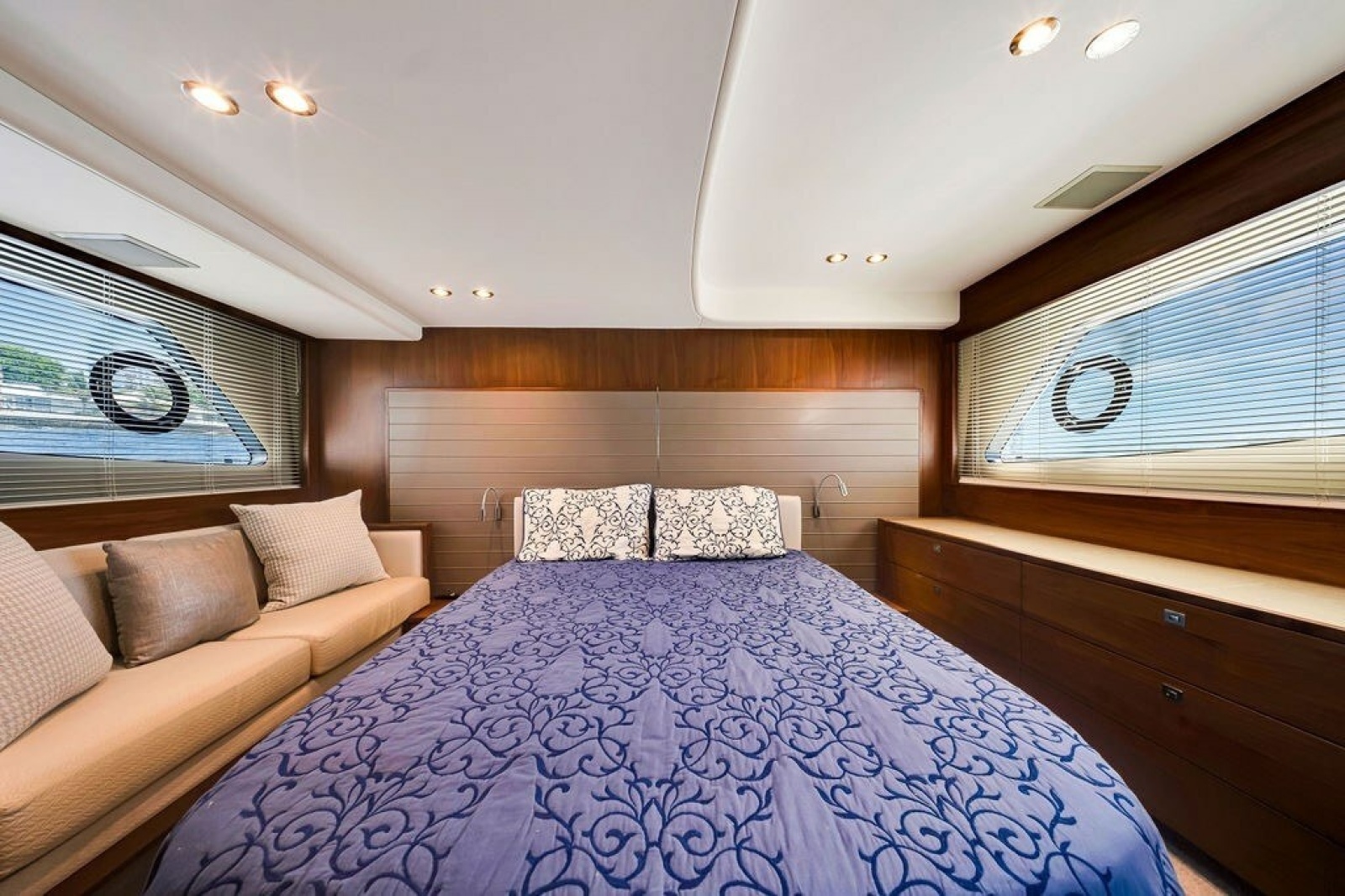 2015 Princess V48