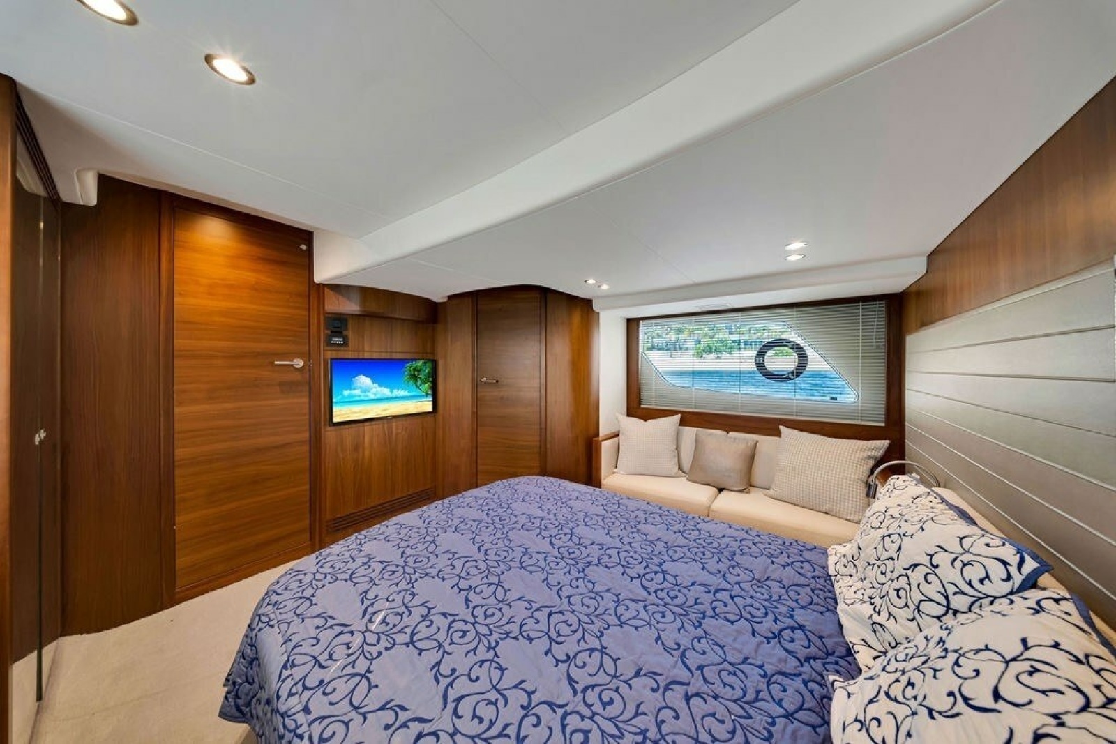 2015 Princess V48