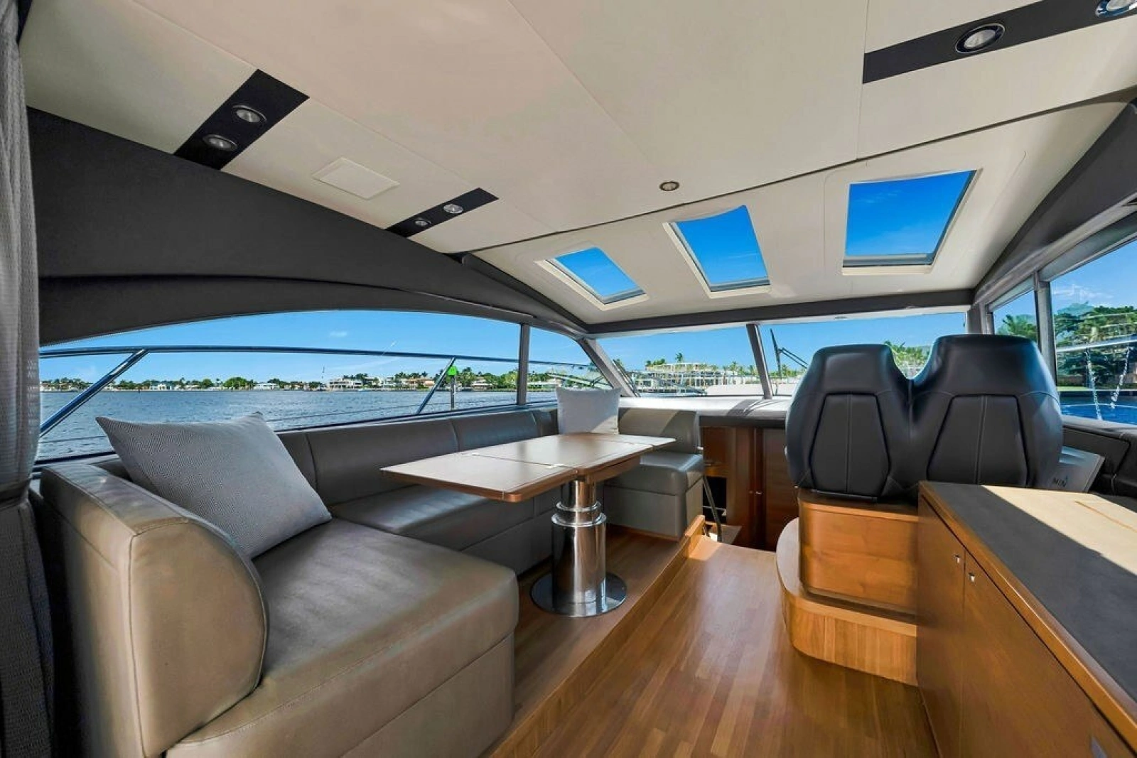 2015 Princess V48