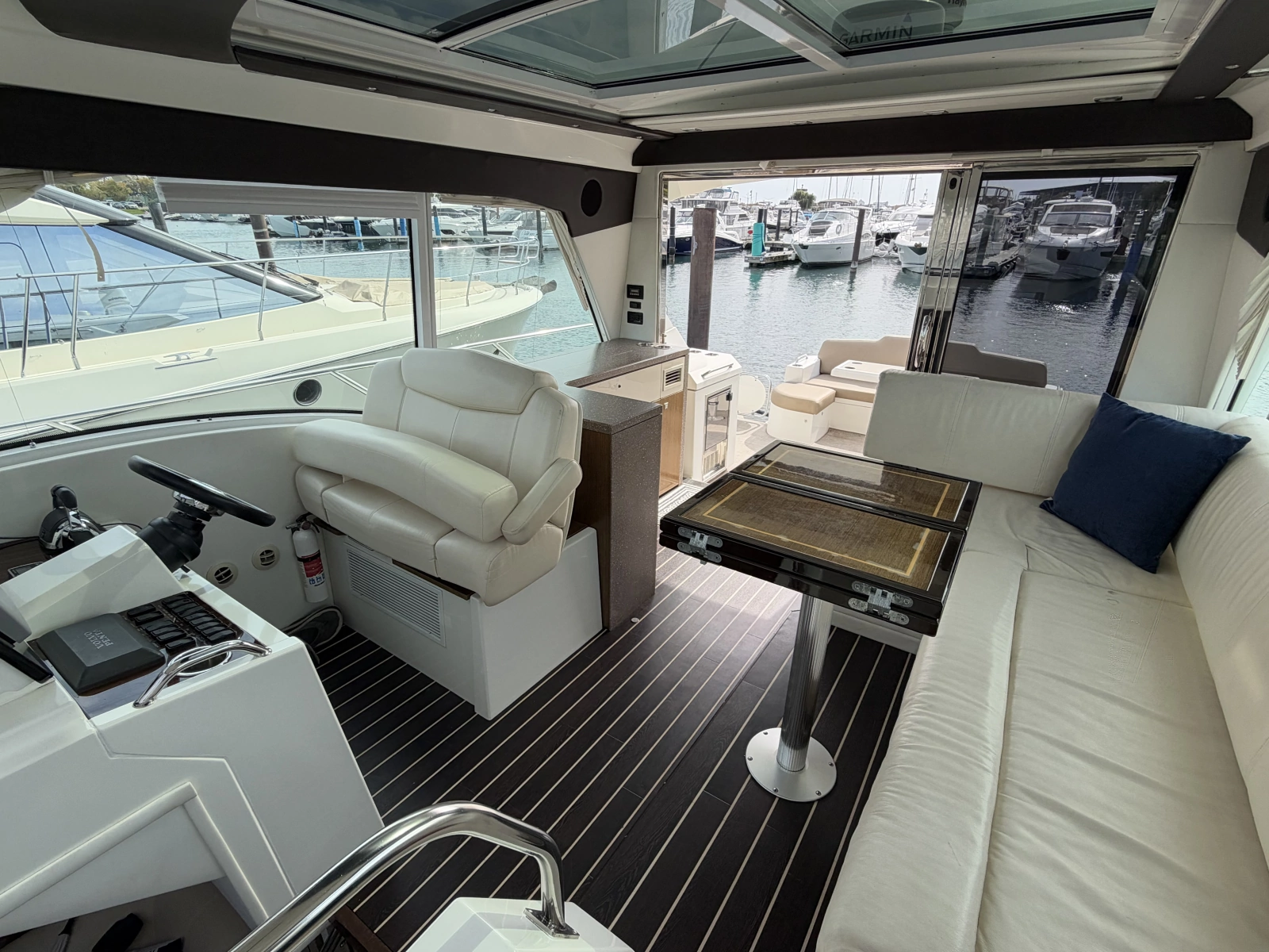 2011 Cruisers Yachts 48 Cantius