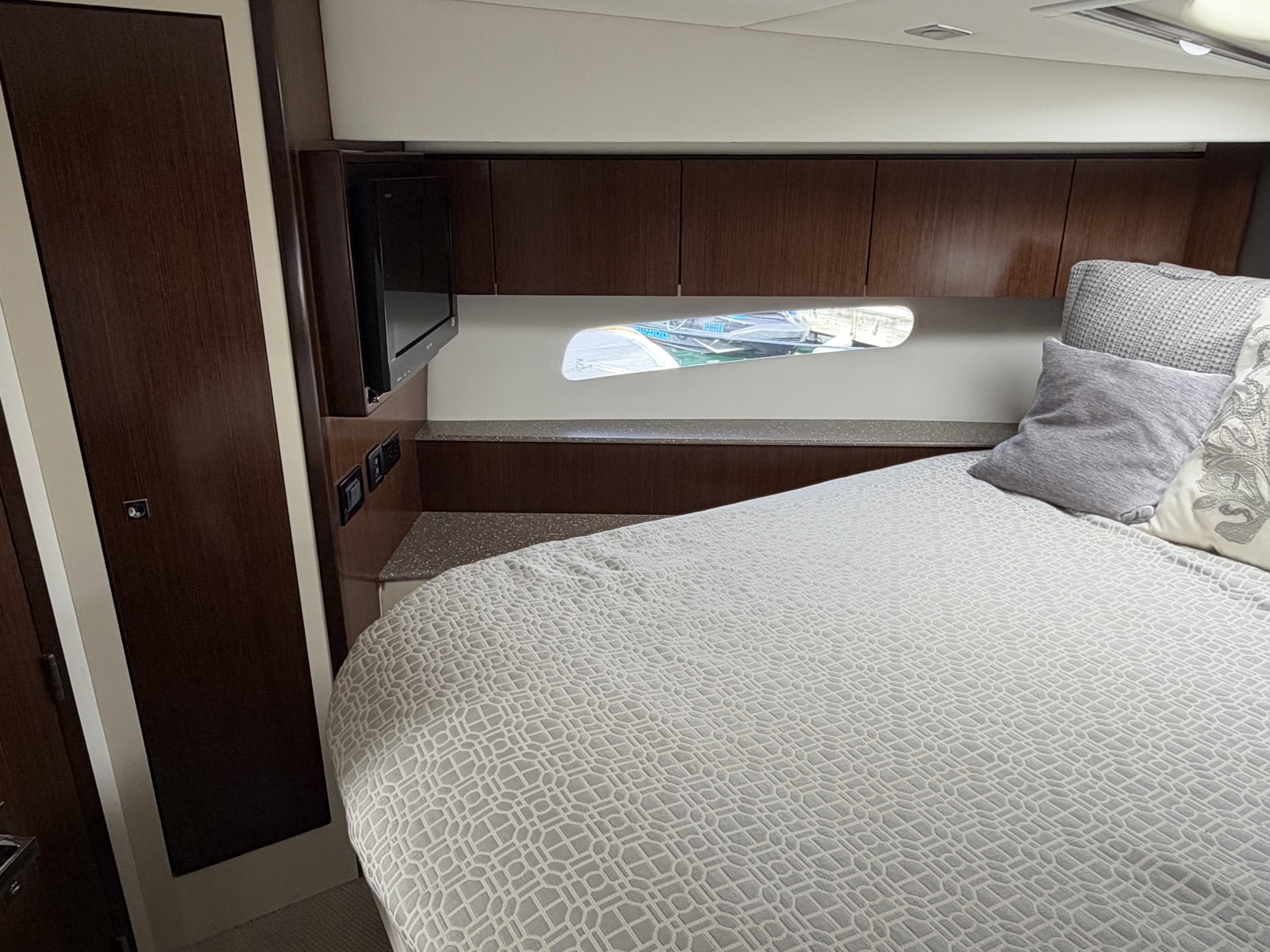 2011 Cruisers Yachts 48 Cantius — Andiamo