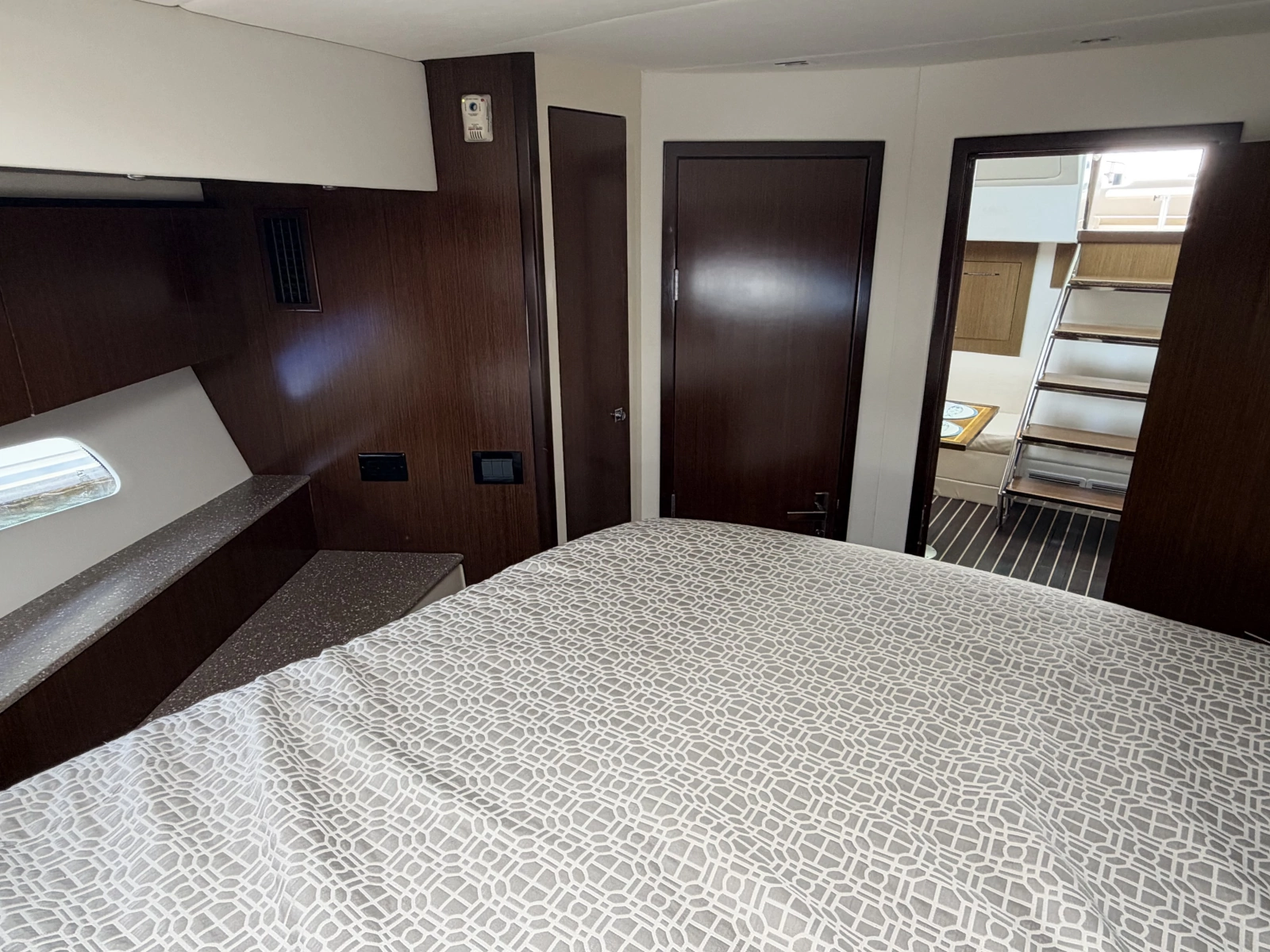 2011 Cruisers Yachts 48 Cantius