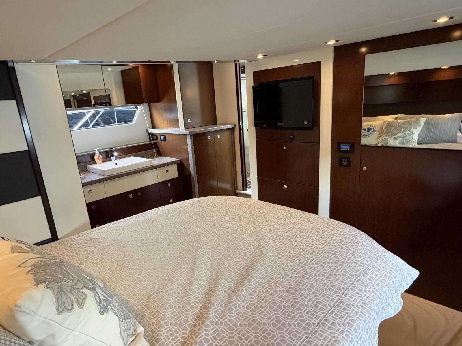 2011 Cruisers Yachts 48 Cantius — Andiamo