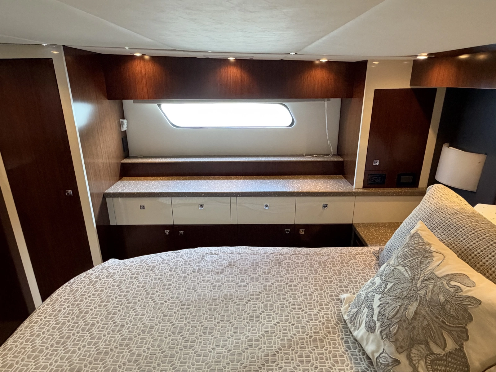 2011 Cruisers Yachts 48 Cantius