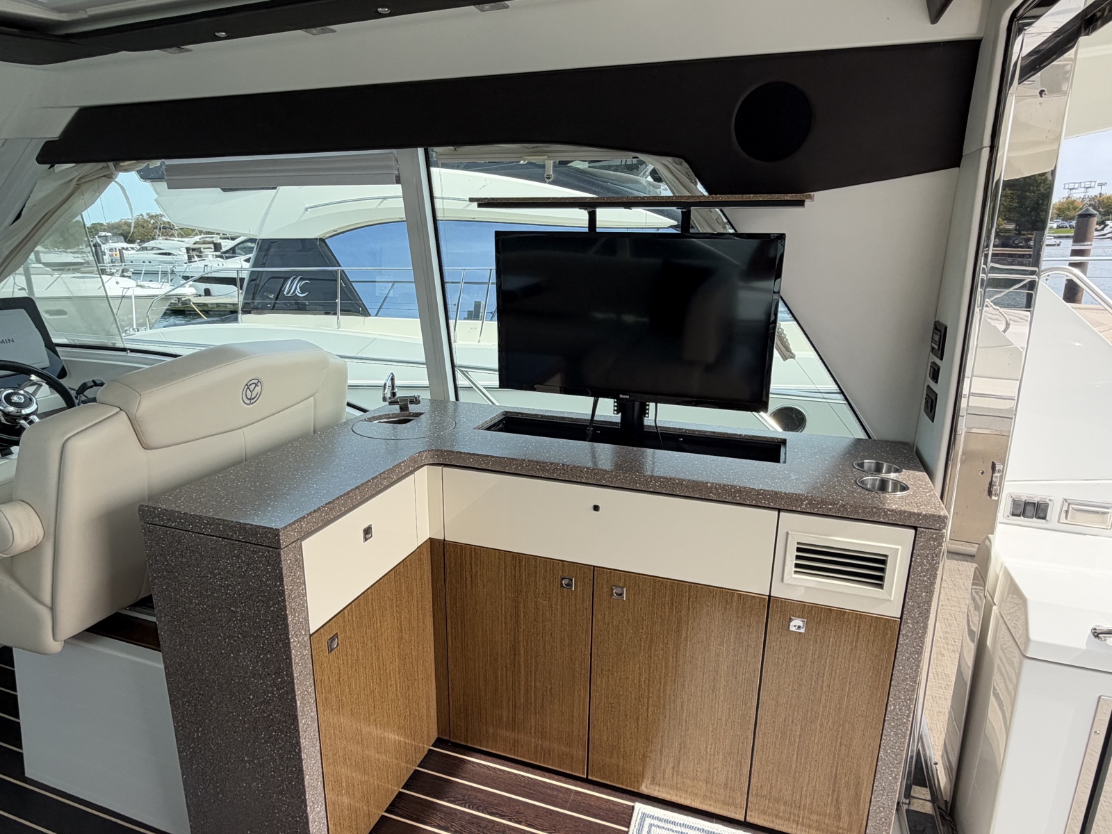 2011 Cruisers Yachts 48 Cantius — Andiamo