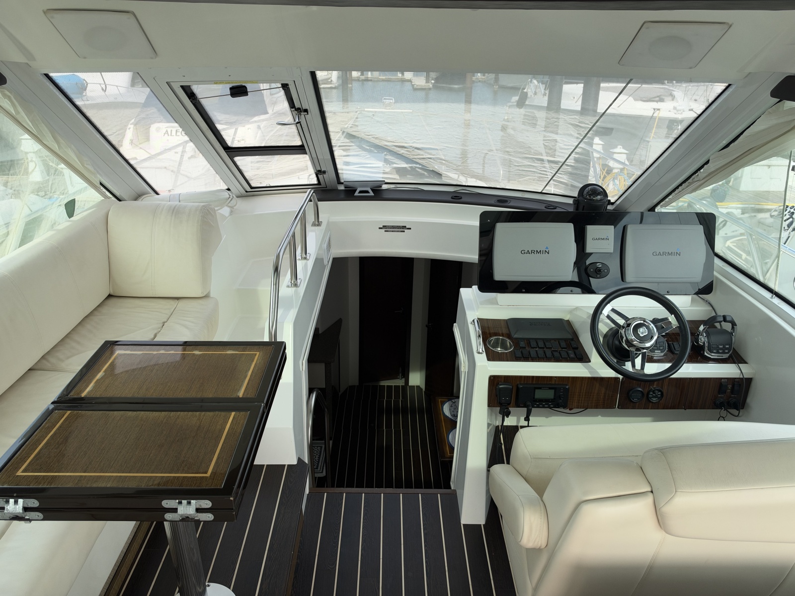 2011 Cruisers Yachts 48 Cantius — Andiamo