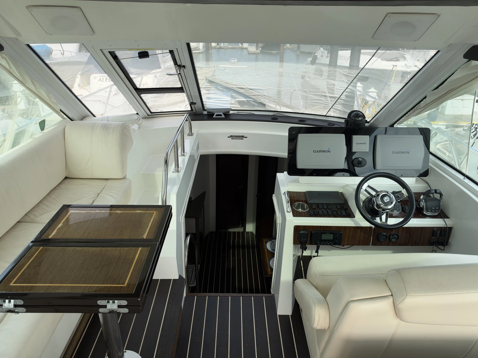 2011 Cruisers Yachts 48 Cantius