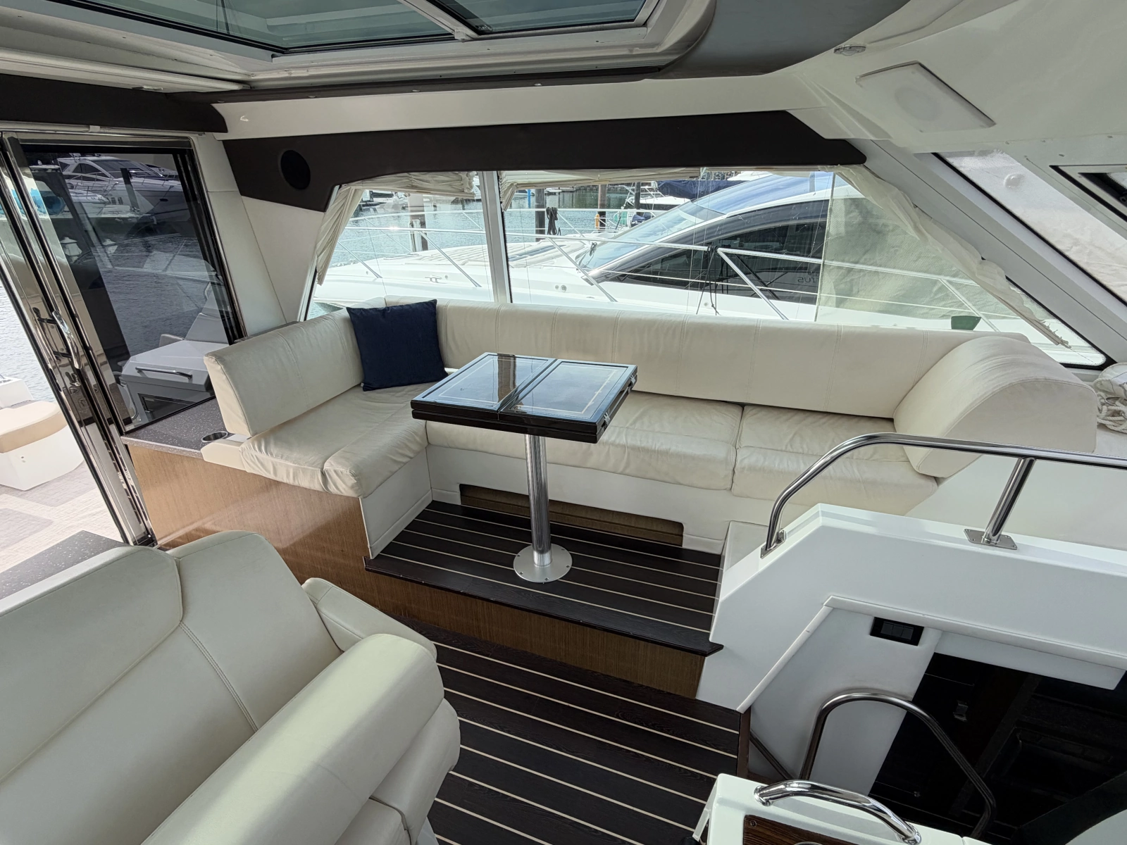 2011 Cruisers Yachts 48 Cantius