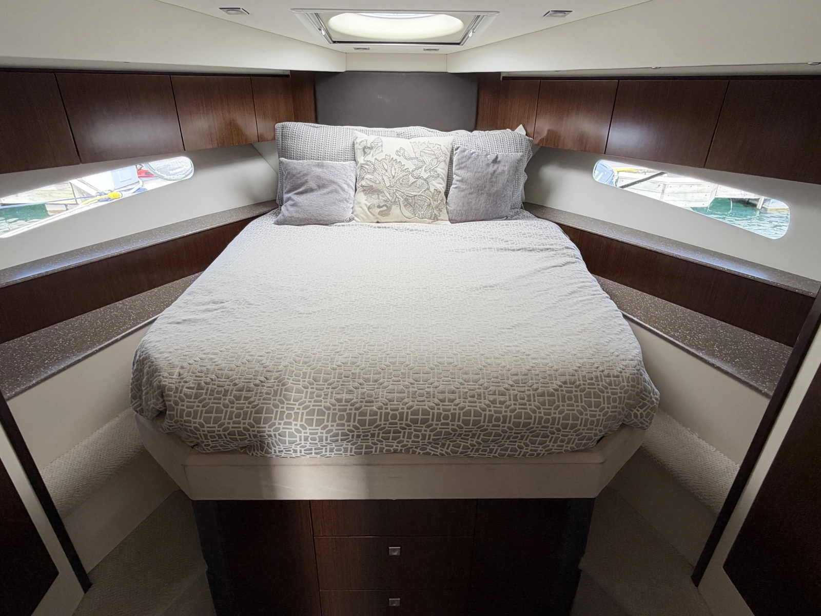 2011 Cruisers Yachts 48 Cantius