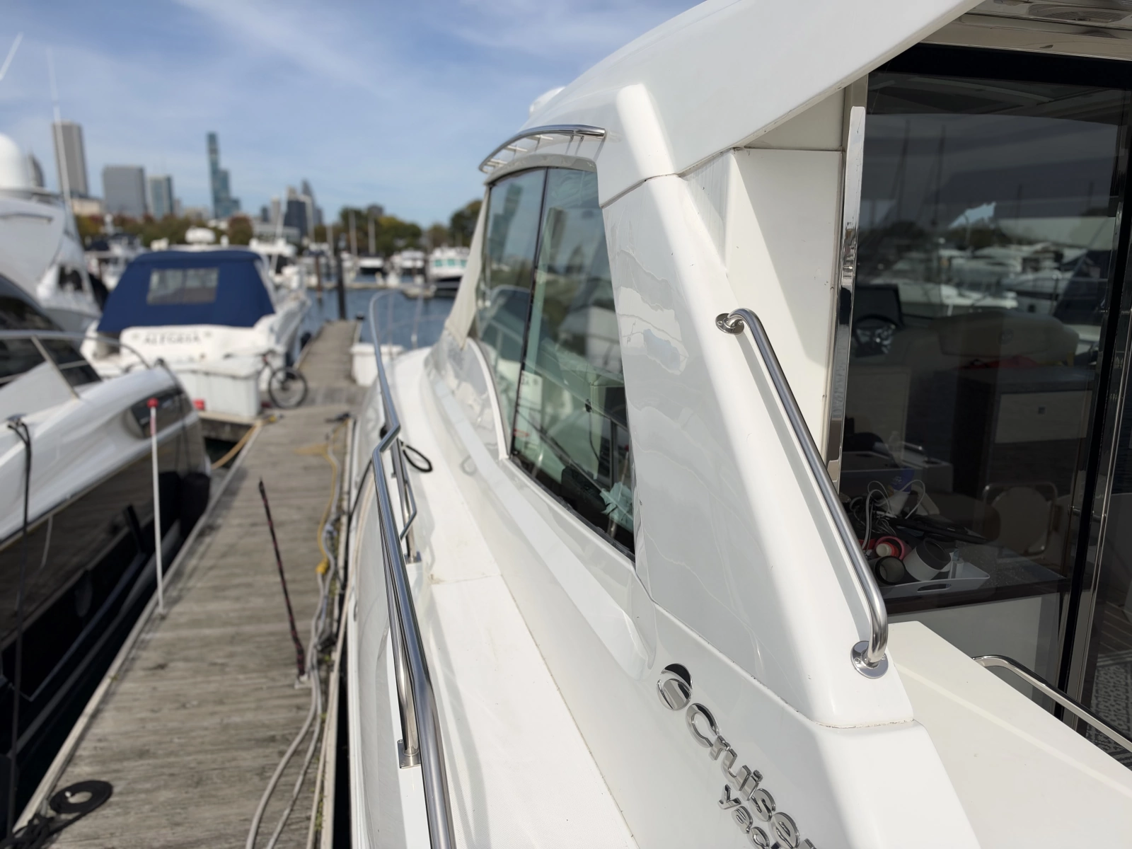 2011 Cruisers Yachts 48 Cantius