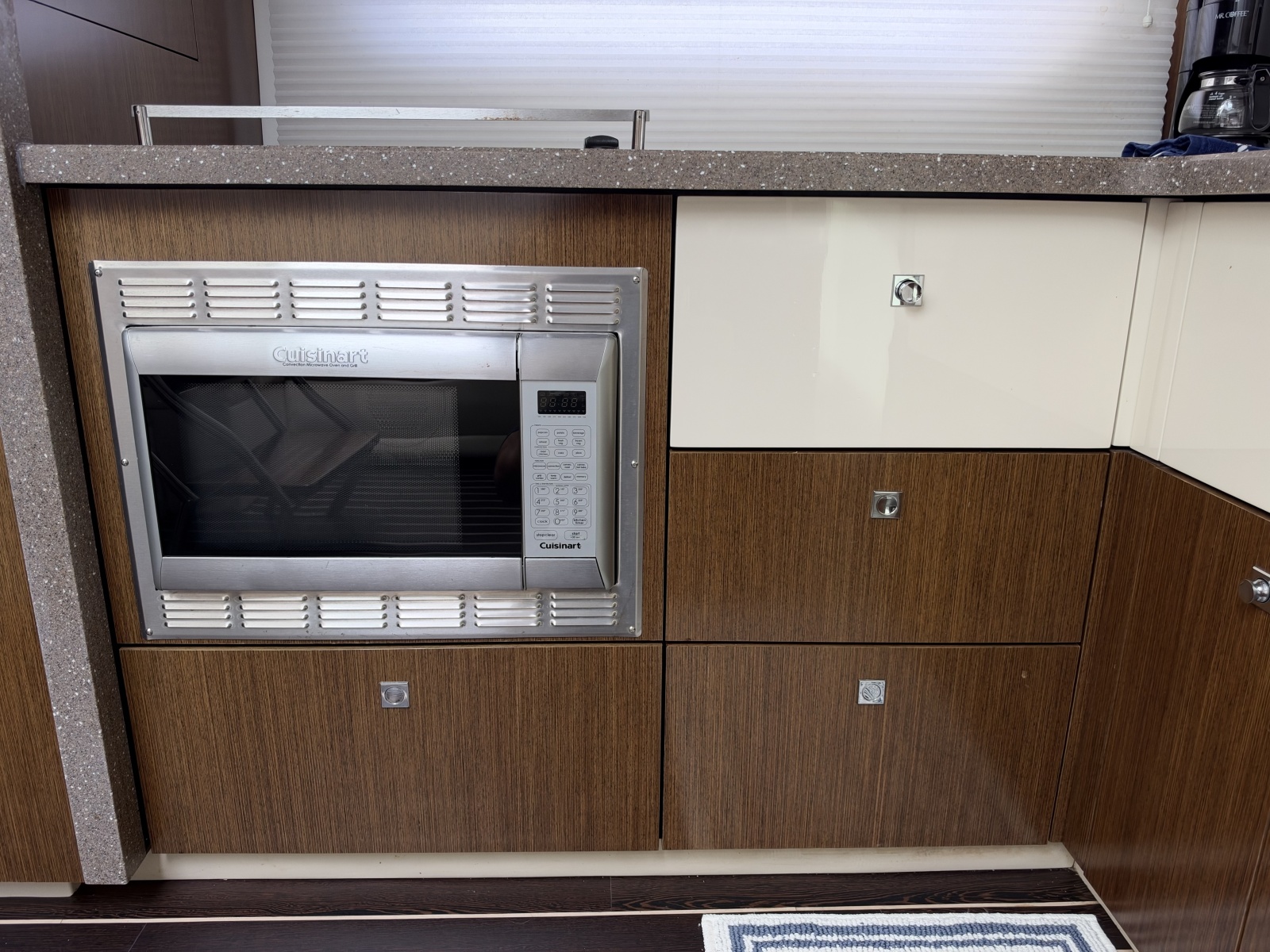 2011 Cruisers Yachts 48 Cantius — Andiamo