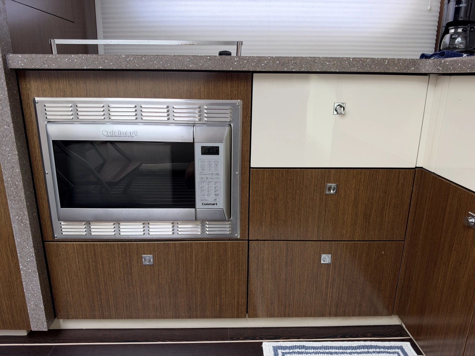 2011 Cruisers Yachts 48 Cantius