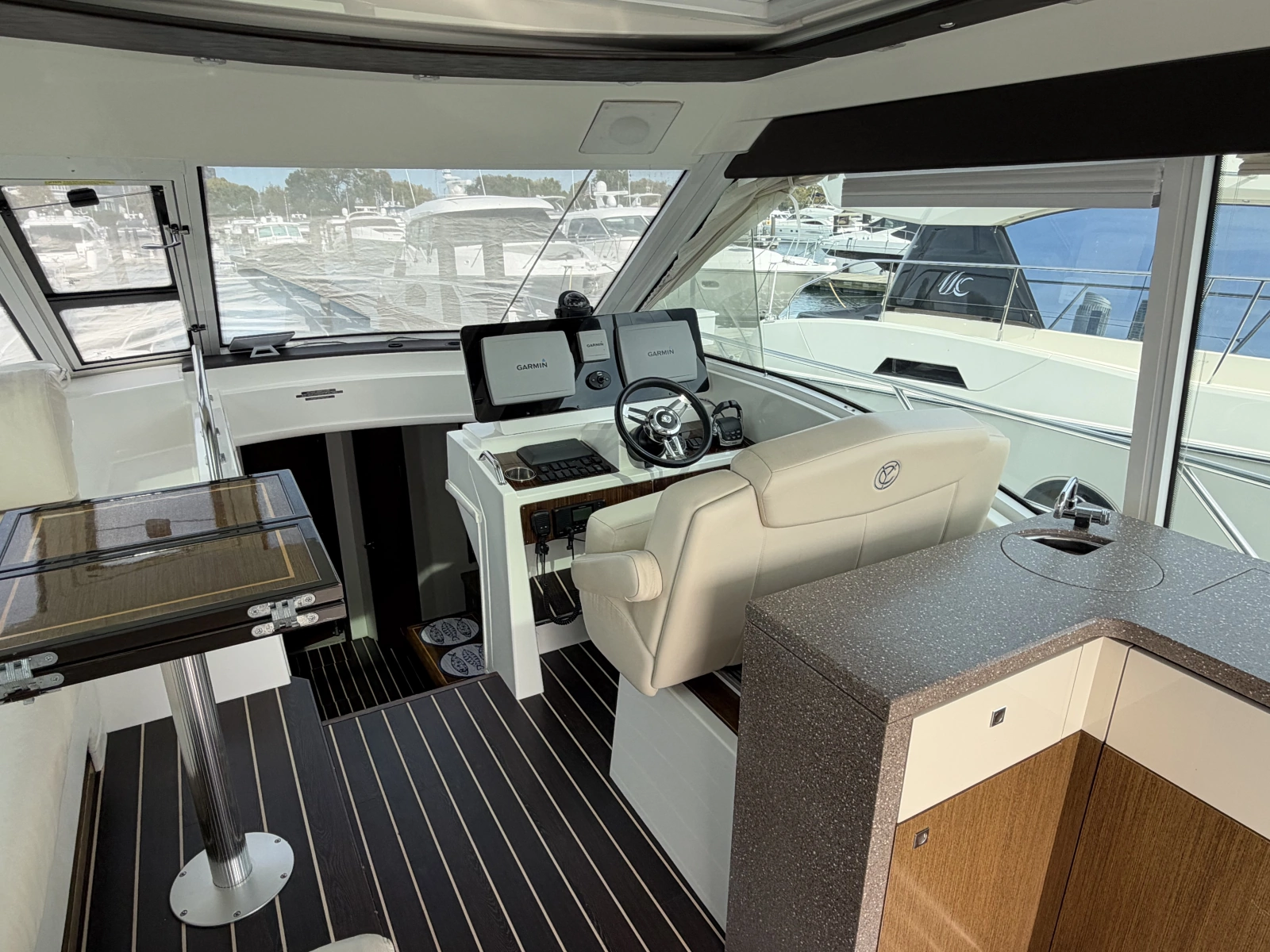 2011 Cruisers Yachts 48 Cantius