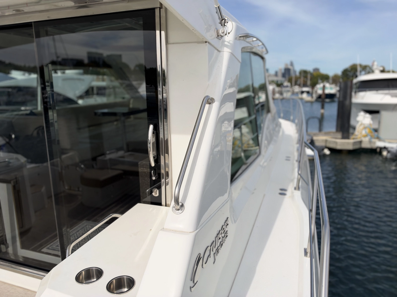 2011 Cruisers Yachts 48 Cantius