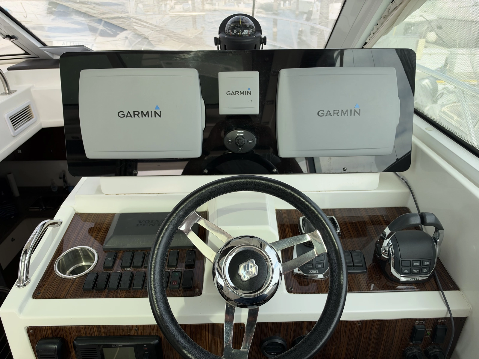 2011 Cruisers Yachts 48 Cantius