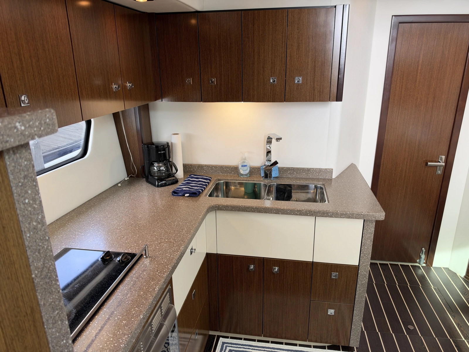 2011 Cruisers Yachts 48 Cantius