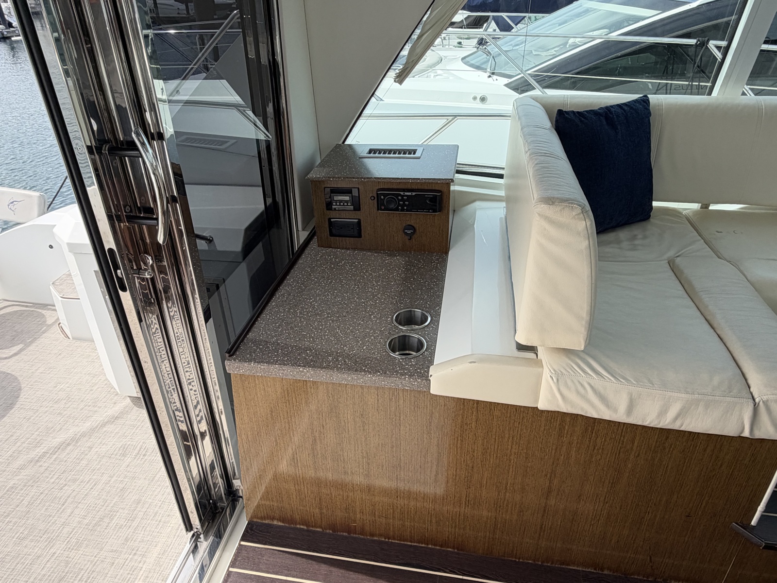 2011 Cruisers Yachts 48 Cantius — Andiamo