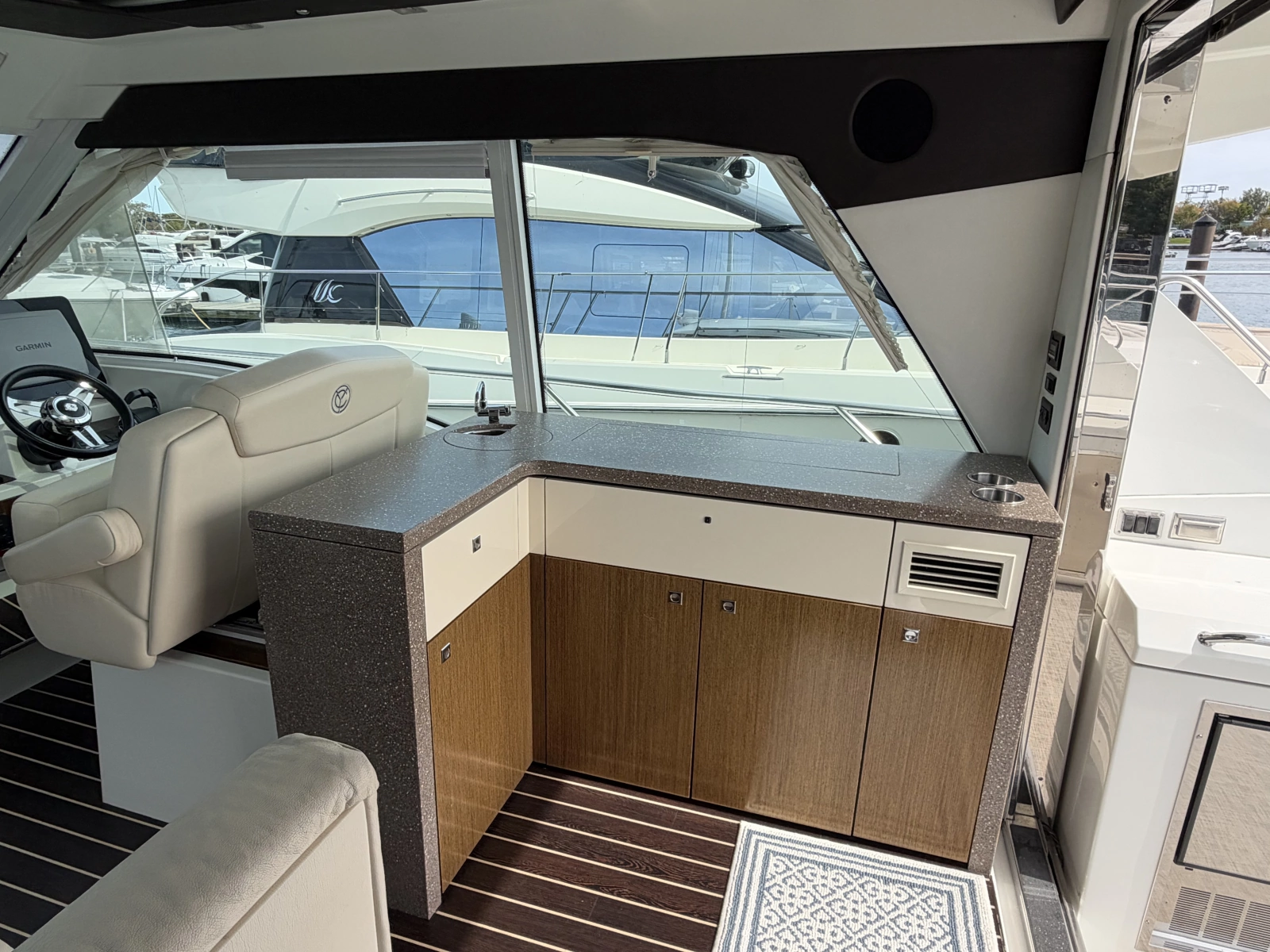 2011 Cruisers Yachts 48 Cantius