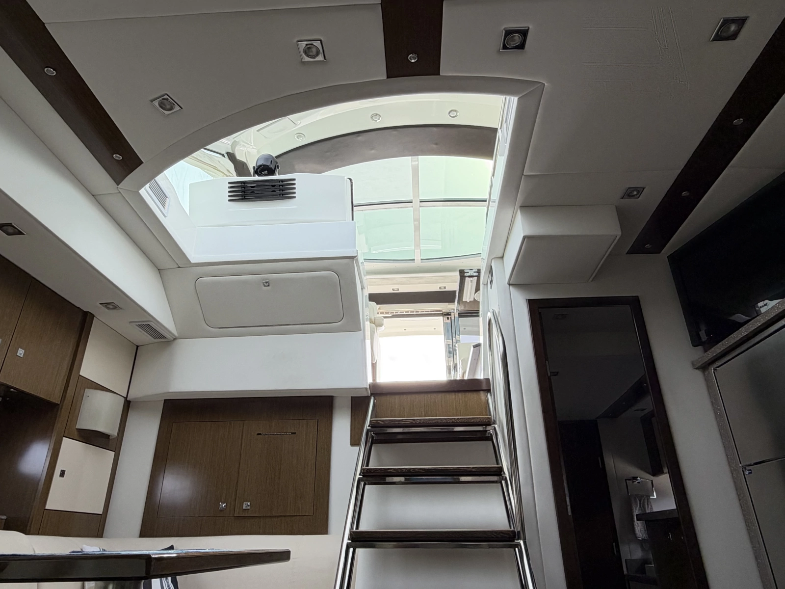 2011 Cruisers Yachts 48 Cantius