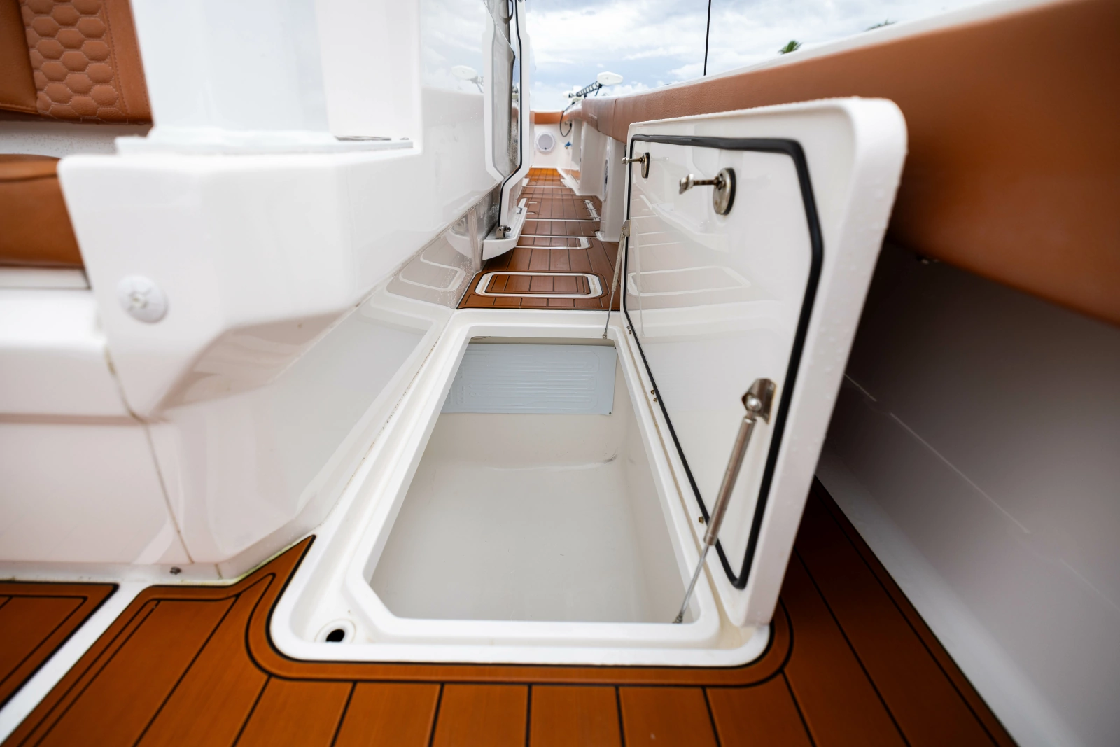 2024 Invincible Pilothouse