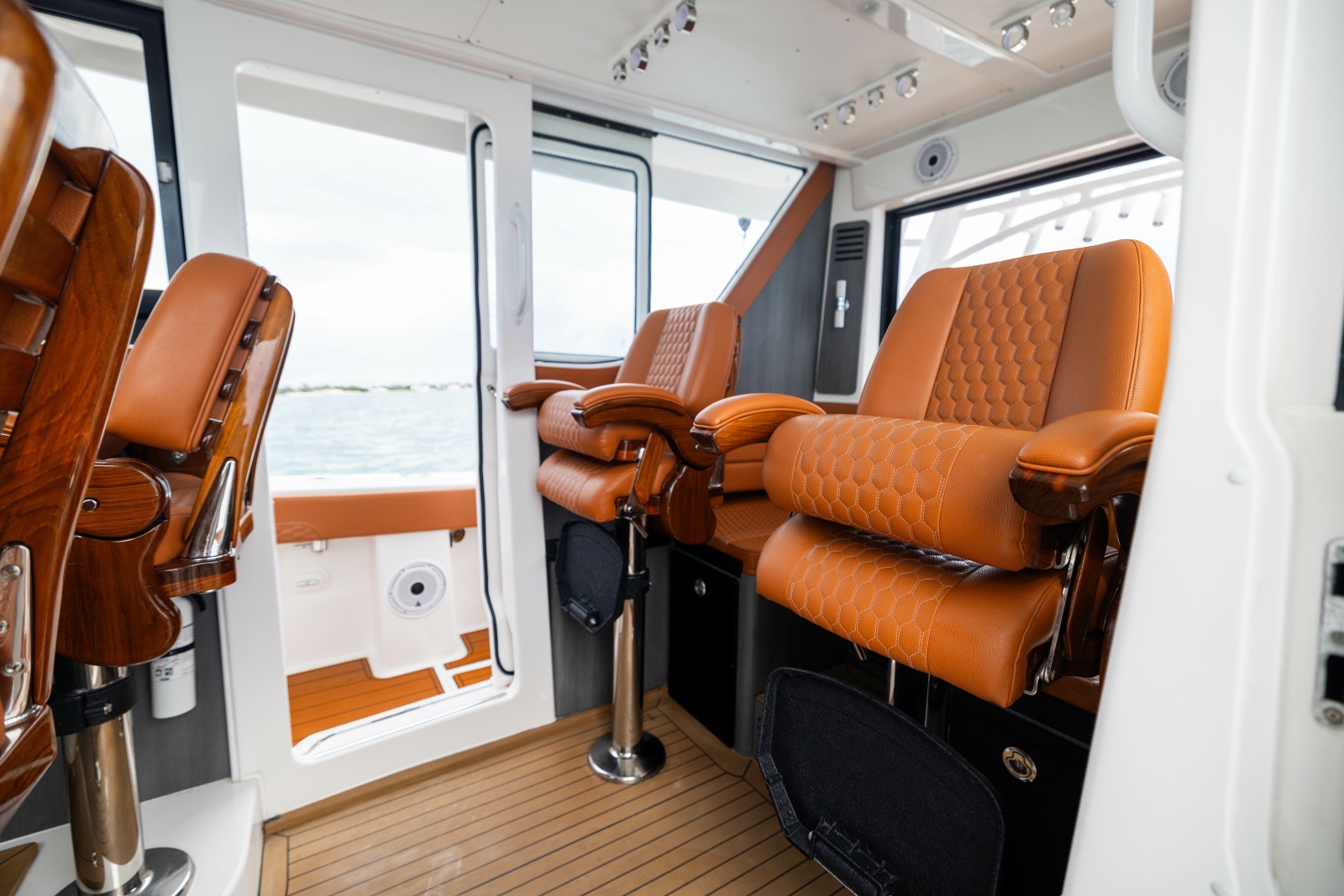 2024 Invincible Pilothouse