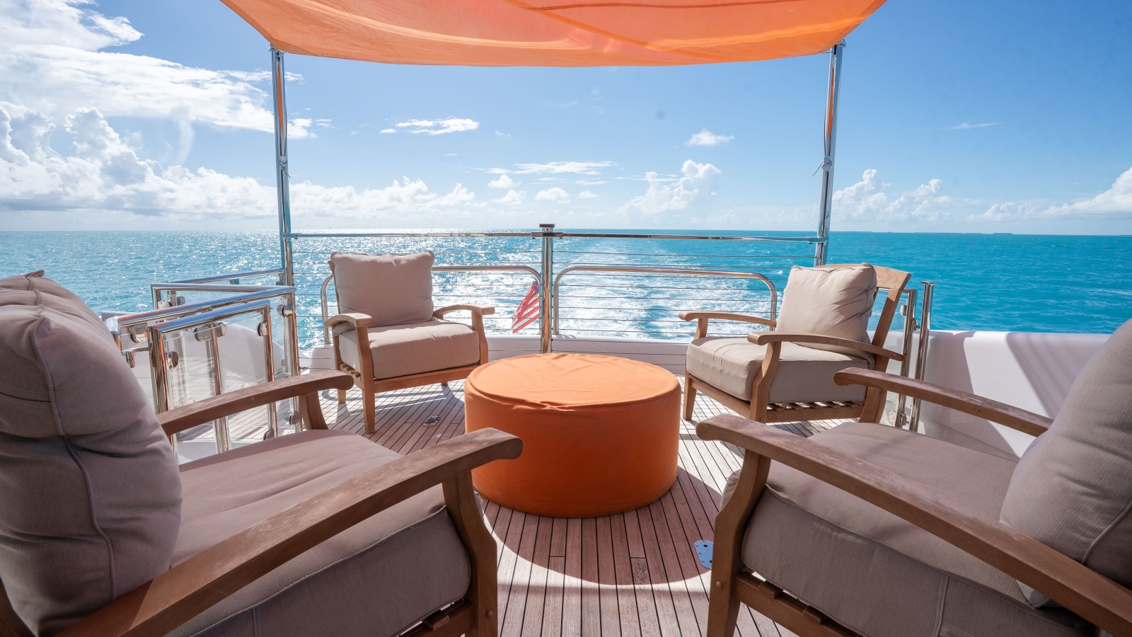 2006 Lazzara Yachts Skylounge — VOYAGER