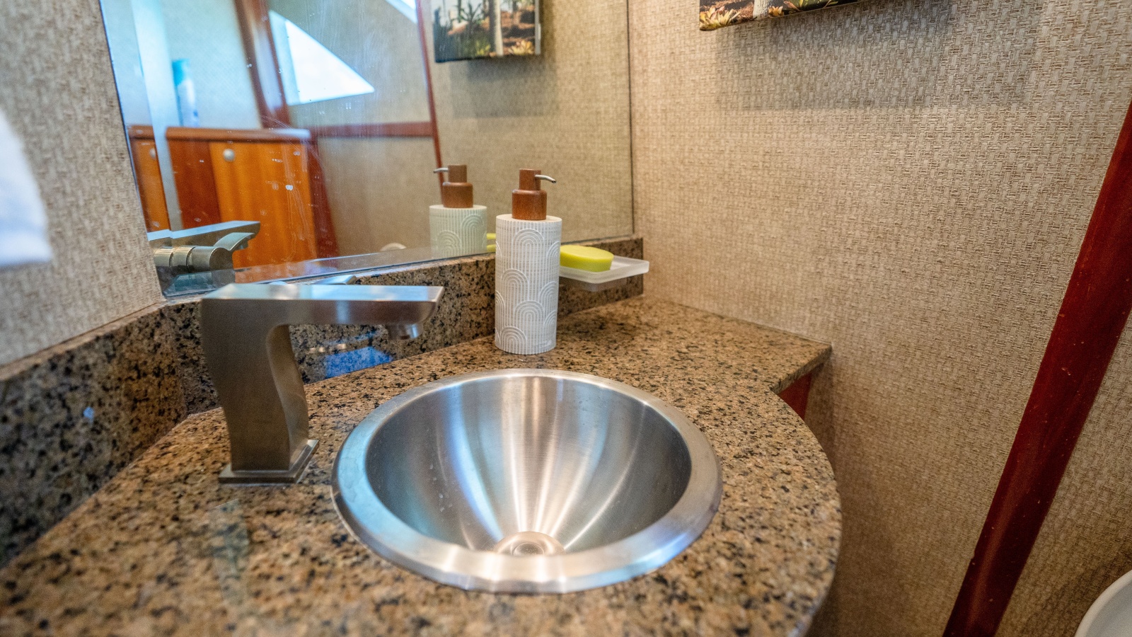 2006 Lazzara Yachts Skylounge — VOYAGER